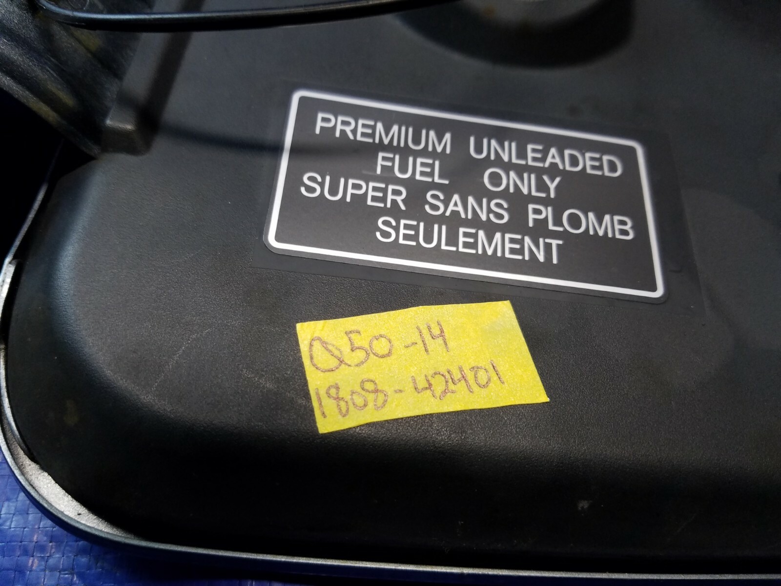 1420 INFINITI Q50 GAS FUEL TANK FILLER DOOR LID COVER W/ CAP LIGHT