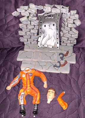 MPC  BIONIC BUSTOUT  MODEL KIT C. 1975  SIX MILLION DOLLAR MAN  BUILT NICE PAINT
