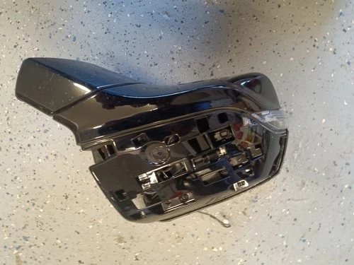 23-24 Tahoe/Suburban/Yukon and Yukon xl Genuine GM Mirror 85083373 passenger Rt