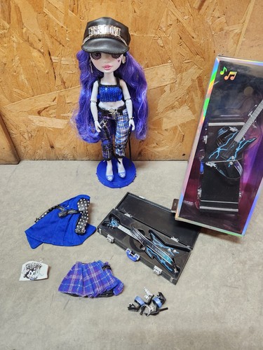 Shadow High: Uma VanHoose