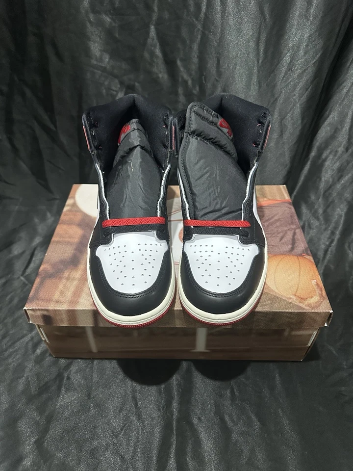 Talla 9.5 - Air Jordan 1 Retro OG Puntera Alta Negra Reimaginada Foto 3 de 4