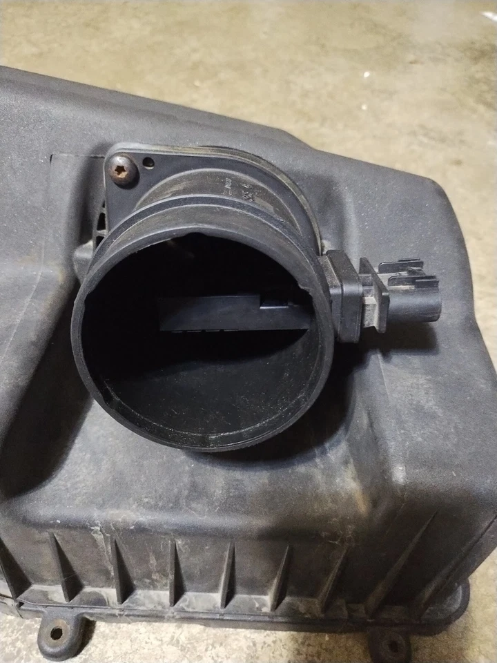 Chevrolet Traverse 2009 caja de filtro de aire superior y sensor de medidor de flujo de aire solo cubierta Foto 4 de 4