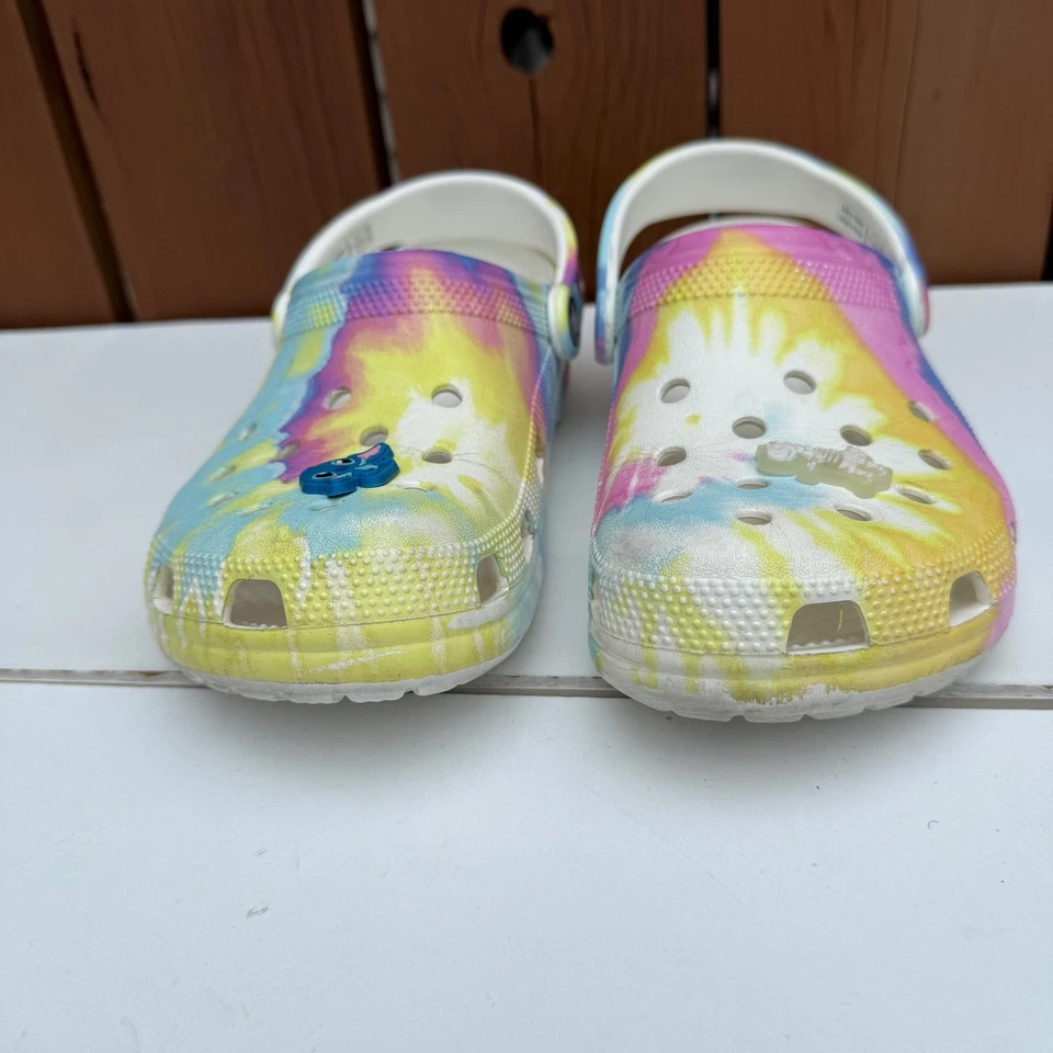 Zueco Crocs Clásico Estampado Tie-Dye J5 Niños Talla Foto 2 de 4