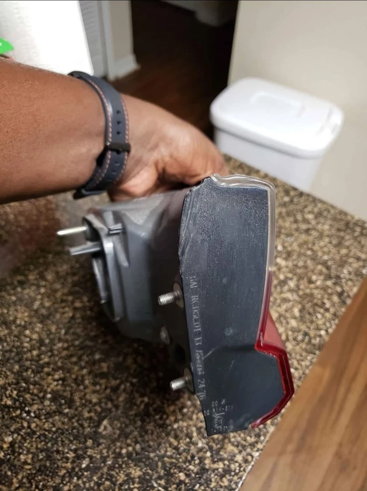 Luces traseras izquierda y derecha Lexus RC 200t RC 300 y RC 350 2015-2018. OEM Foto 4 de 4