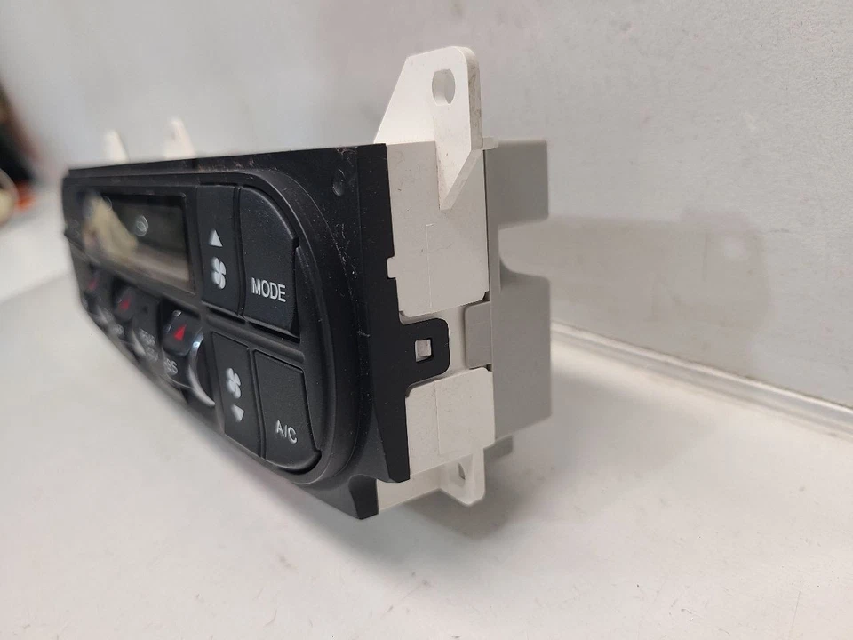 2005-10 Honda Odyssey Touring Front Temperature Control - Auto Temp - Image 4 of 4