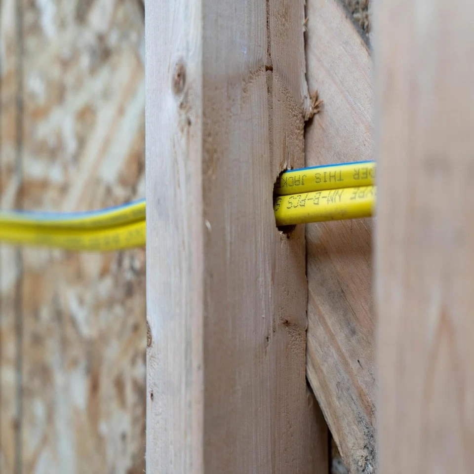 Cable Southwire Romex Marca Simpull Interior Sólido 14/2 con G NMB 100 ft 28827423 Foto 3 de 4