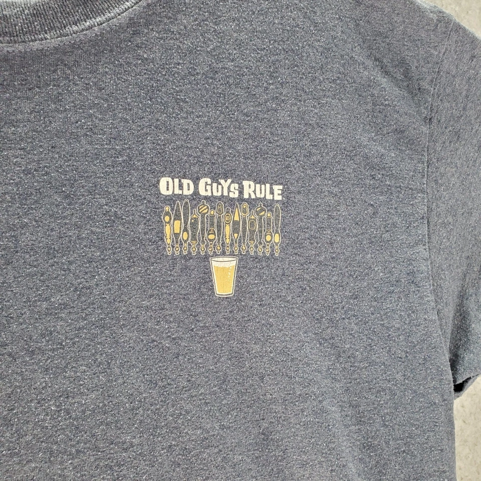 Camiseta Old Guys Rule Hombre Grande Azul Marino Gráfico Grifo Cerveza Potencial Sin Explotar LEER Foto 2 de 4