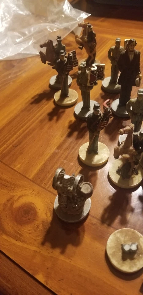 Piezas de ajedrez vintage de resina de la Guerra Civil (incompletas) años 80 Franklin Mint Foto 4 de 4