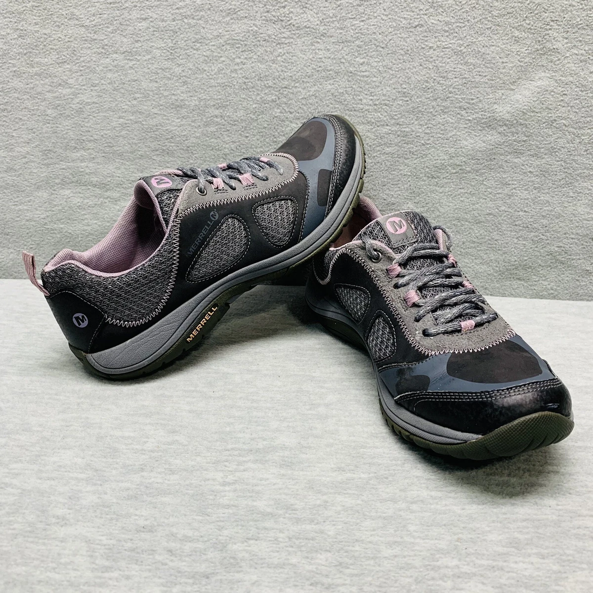Shoes for walking 2024 in the sea