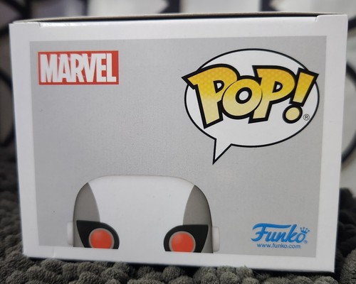 Funko POP! Armadura Spider-Man Bug-Eyes #1067 - Convención de invierno 2022 con protector - Imagen 5 de 6