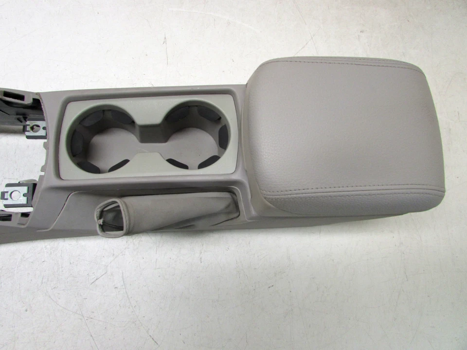 Volvo S40 2006 consola central moldura portavasos con reposabrazos gris OEM 05 06 07 Foto 2 de 4