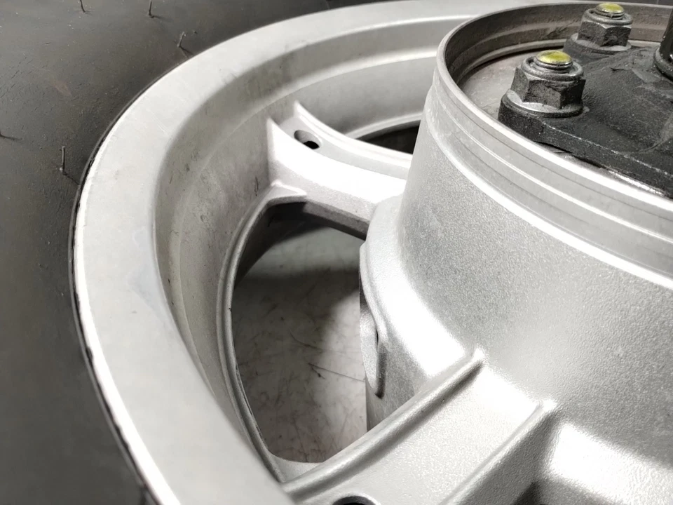 2010 年本田 Sabre VT1300 后轮圈直轮(无轮胎)15 英寸 X 4 — 第 4/4 张图片