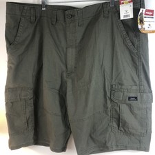 Men  s NWT 48  Wrangler Cargo Shorts w/ Stretch Relaxed Fit Above Knee Army Green