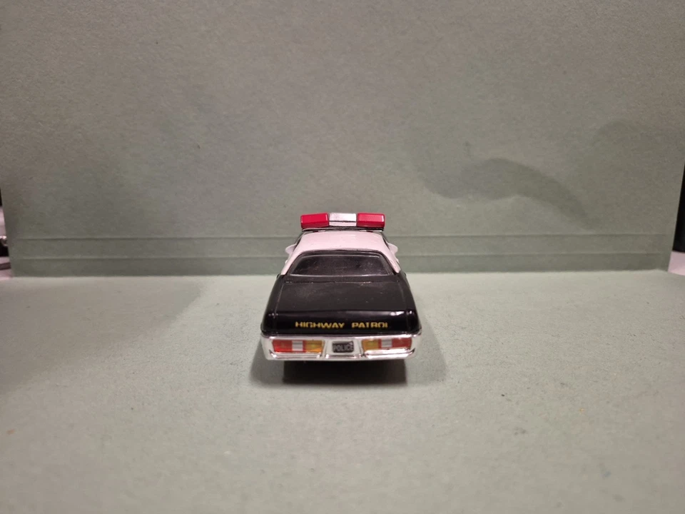 DIMENSION 4 DODGE MONACO CALIFORNIA HIGHWAY PATROL SCALA 1:43 - Immagine 3 di 4