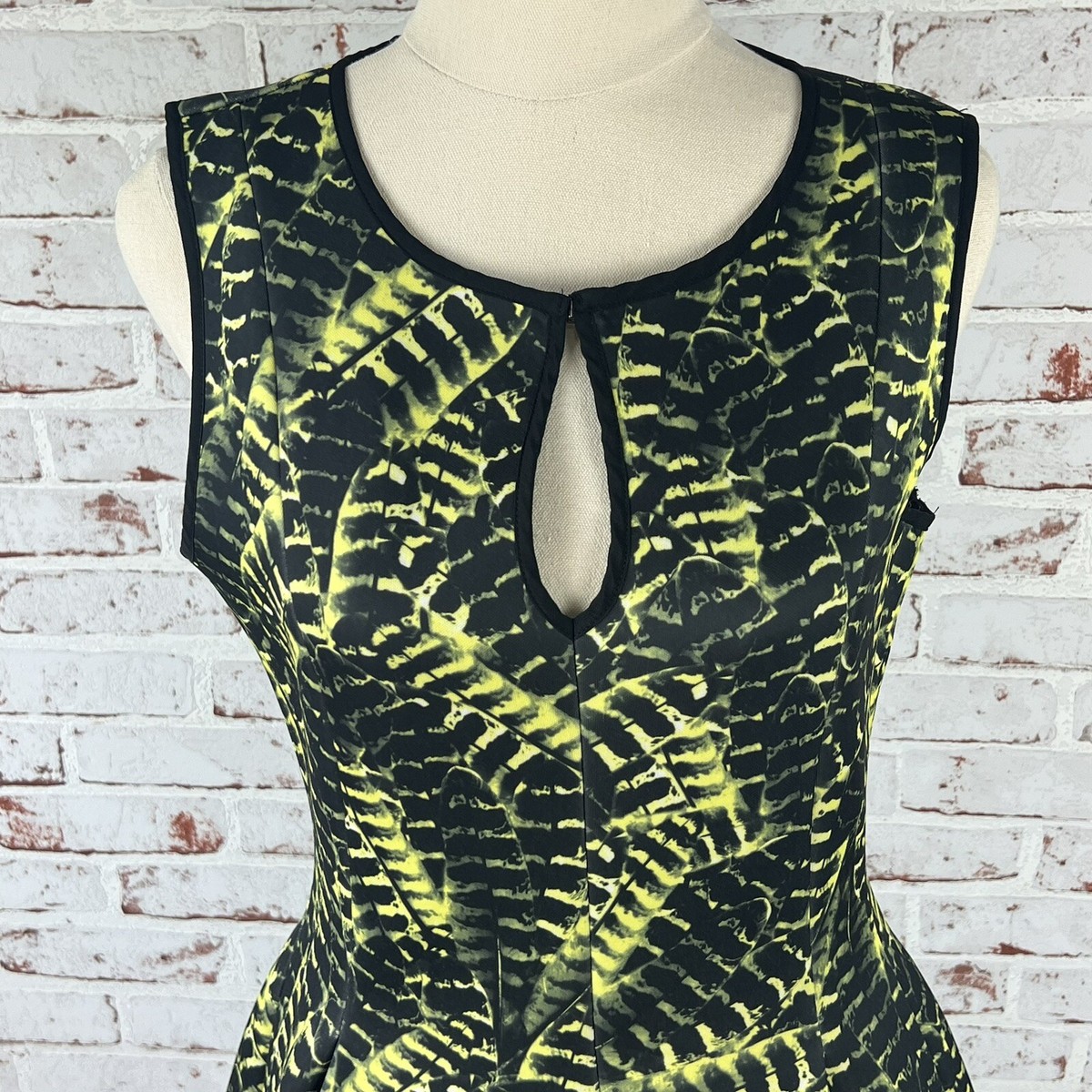 Wayne by Wayne Cooper Womens Size 10 Green & Black Leaf Fit And Flare Dress