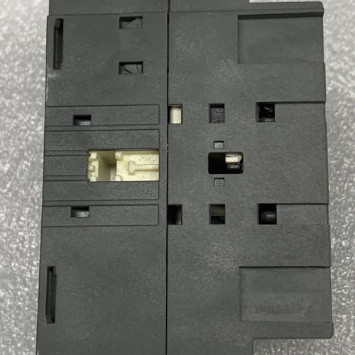 ABB OT60FT3 3 Pole 60 AMP Disconnect Switch 0T63E3 1SCA105081R1001 - Picture 4 of 8