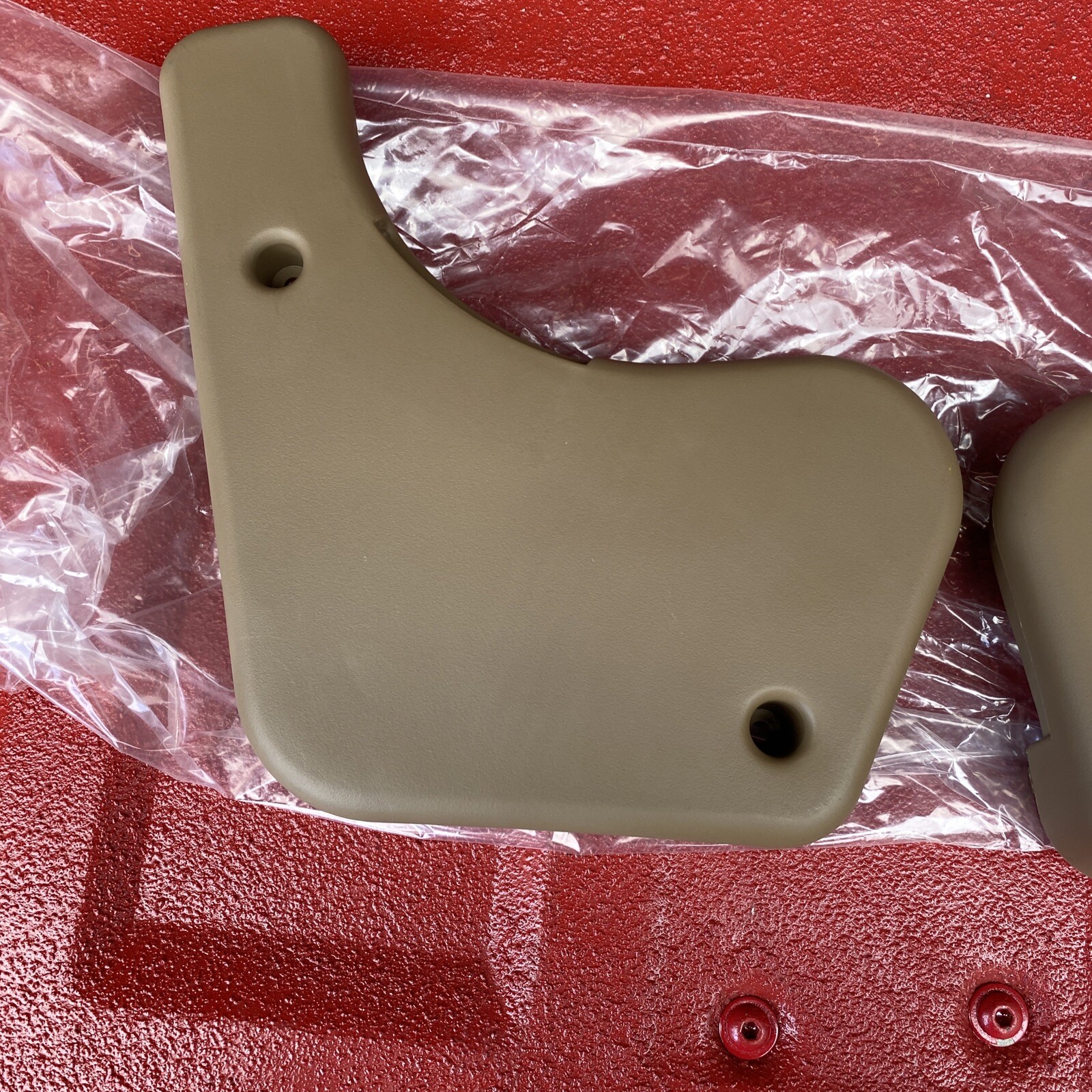 GM 88979088 Left 2nd Seat Back Latch Cover 200005 Suburban Yukon eBay