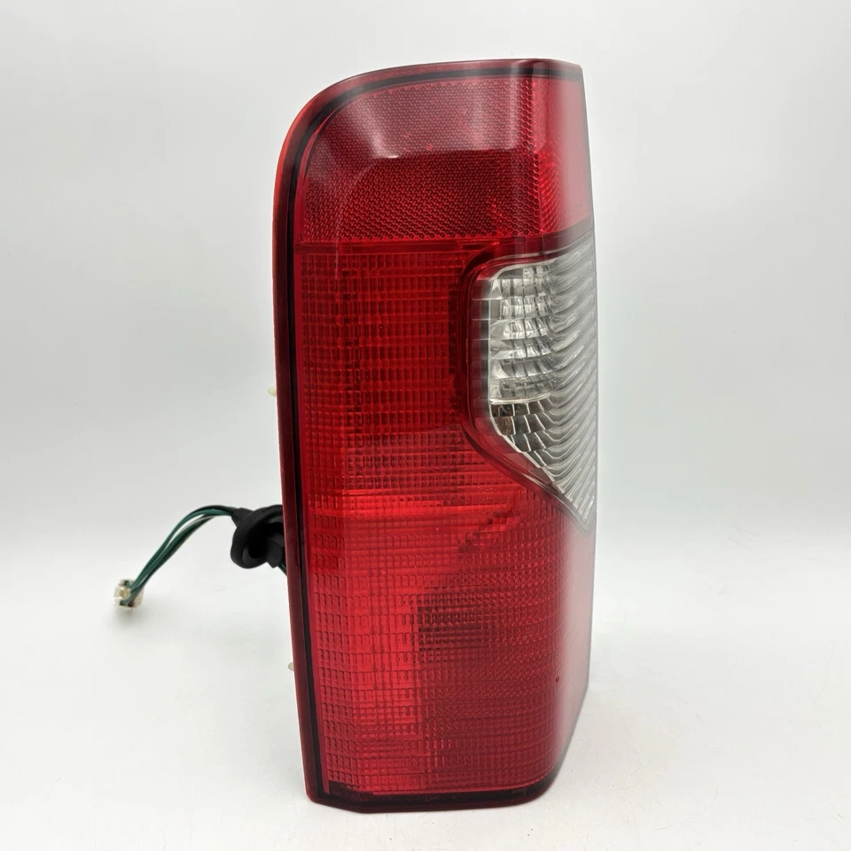 Luz trasera izquierda conductor Nissan Xterra 2000-2004 LH OEM 935700 Foto 3 de 4