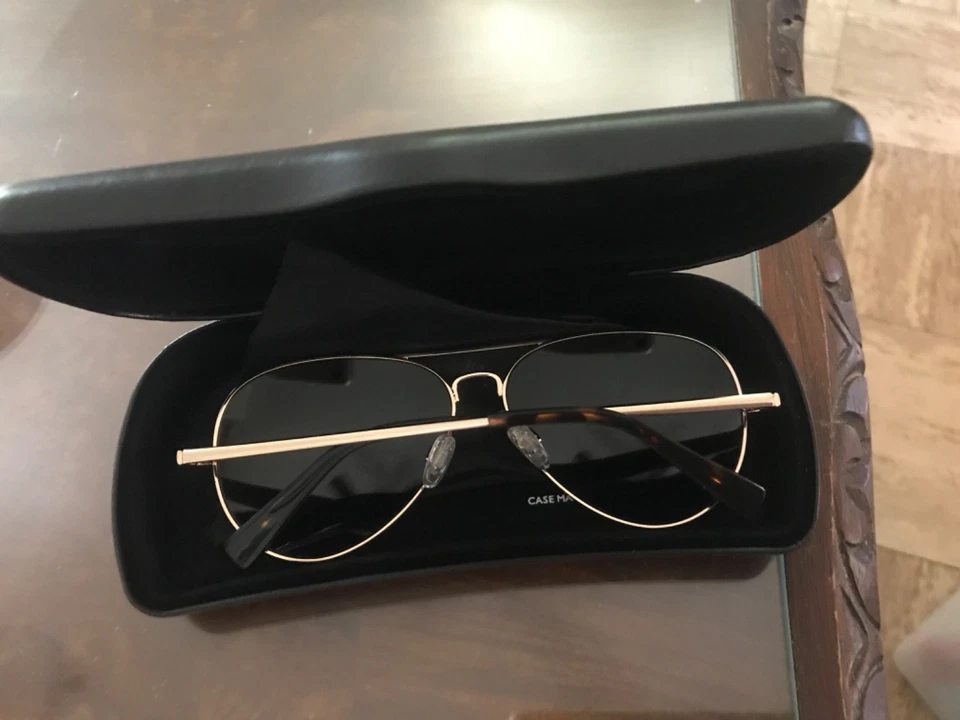 Gafas de sol para hombre Banana Republic NUEVAS con estuche Foto 2 de 3