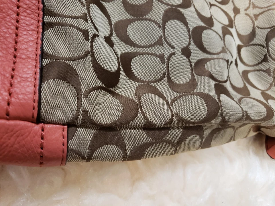 Bolsa de ombro Coach cáqui e laranja com estampa de assinatura - Imagem 4 de 4