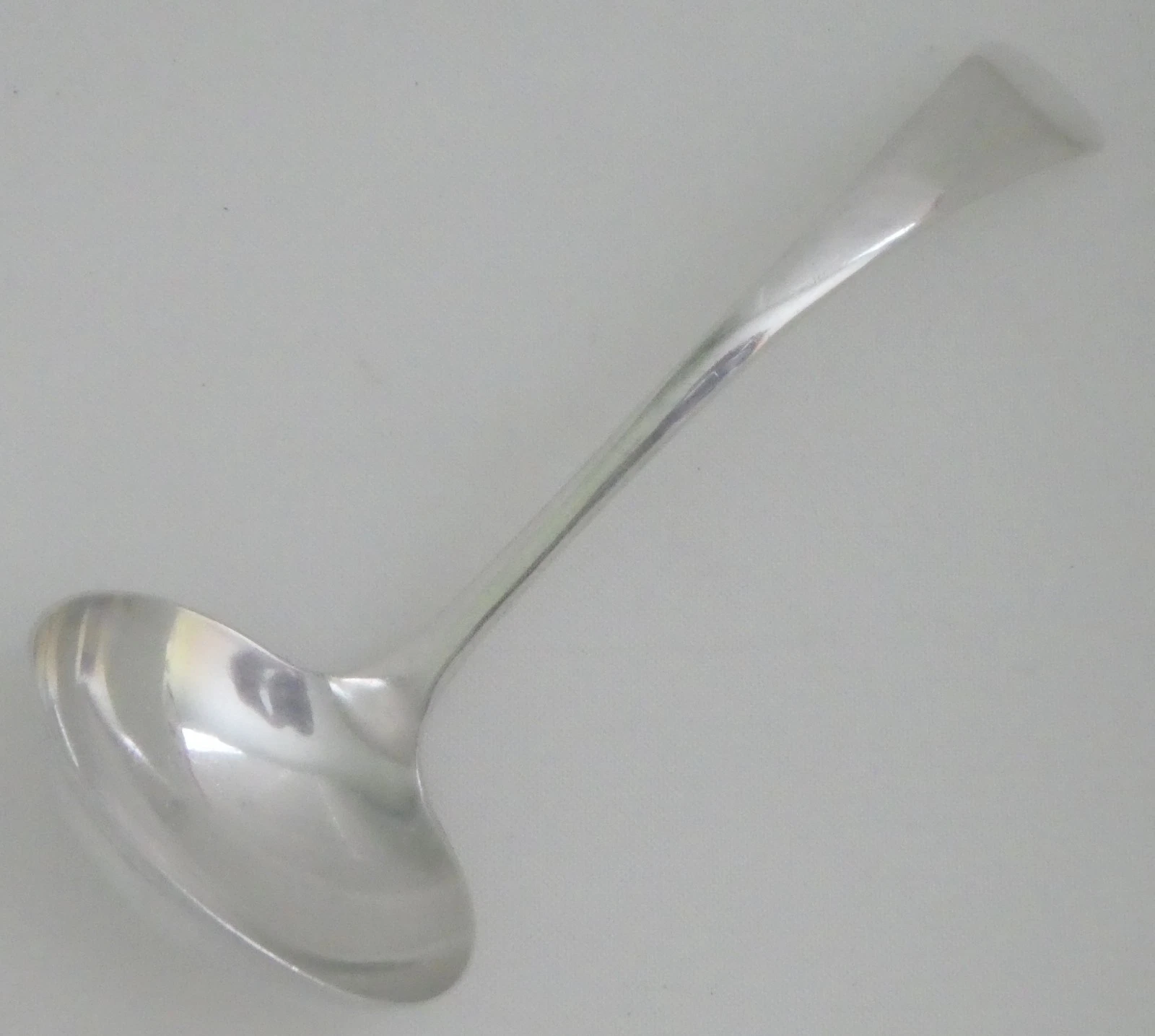 E. Viners of Sheffield STERLING SILVER Gravy Sauce Ladle 2.4 oz NO MONO RARE
Opens in a new window o