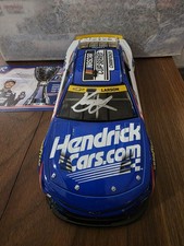 2025 KYLE LARSON 5 AUTOGRAPHED HENDRICKCARS.COM 2X CUP CHAMPION 1/24TH NASCAR