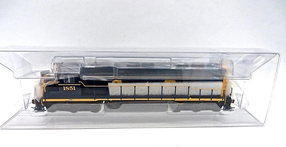 Walthers 920-41068 HO Santa Fe EMD SD45 with Sound & DCC #1851 - Image 3 of 4