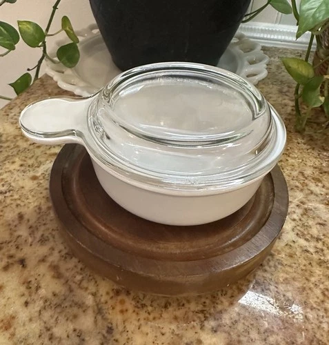 Vintage CorningWare P-150-B White Grab-It Bowl with Pyrex Glass Lid - 15oz
