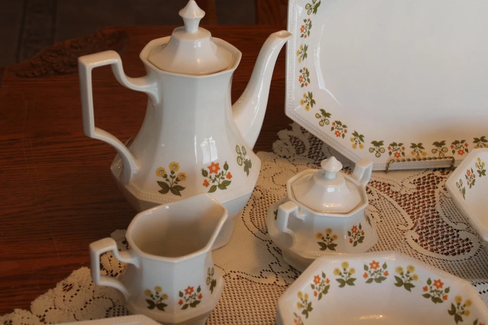 Johnson Brothers Ironstone 复古波西复古花卉图案 39 件分组 — 第 2/4 张图片