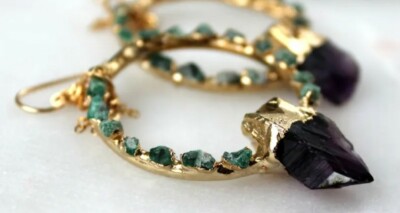Creolen roher Amethyst und Smaragd 18 Karat Gold 