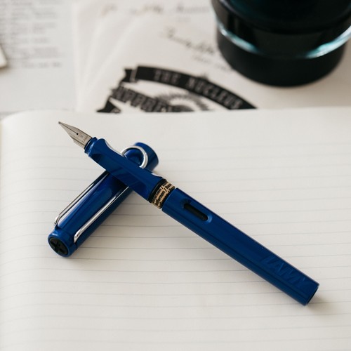 Lamy Safari Blue Fountain Pen - Picture 13 of 19
