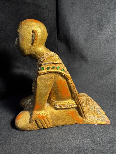 Thailändische handgeschnitzte vergoldete Holzskulptur sitzender buddhistischer Mönch - Bild 4 von 9