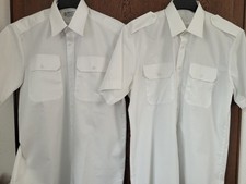 Konvolut: Zwei weiße Diensthemden, kurzer Arm, Gr. 40 und 41, gebraucht