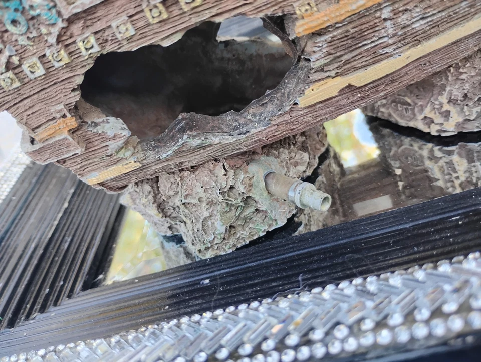 Aquarium Decor Sunken Pirate Ship Bubbler Aerator Used - Image 4 of 4