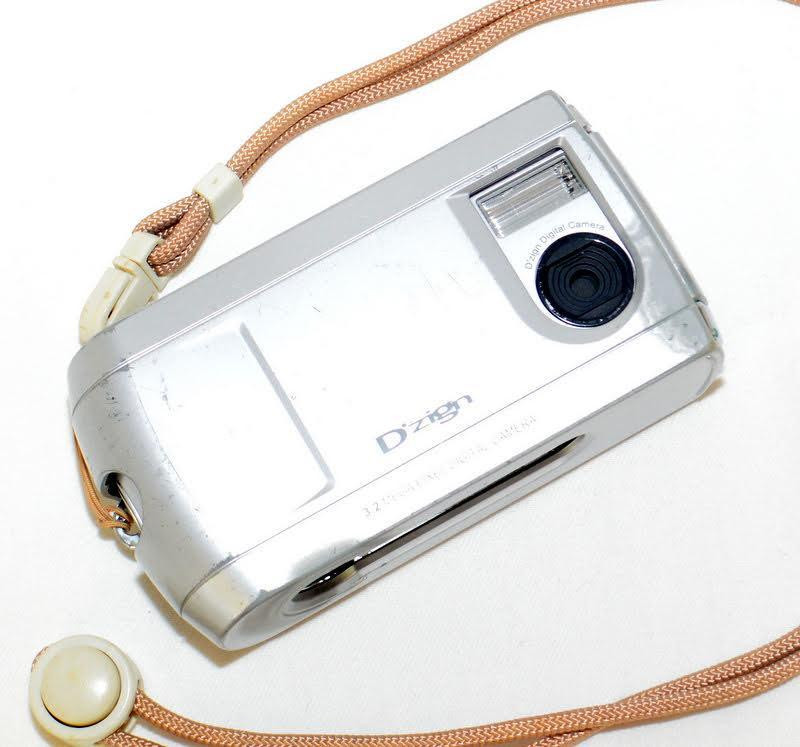 Good condition NHK LIMITED D'zign DZ-338 Old compact digital