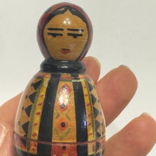 Ukrainian Traditional 4” PEG DOLLS Colorful Wooden Man Women Husband Wife Vtg - Picture 3 of 7