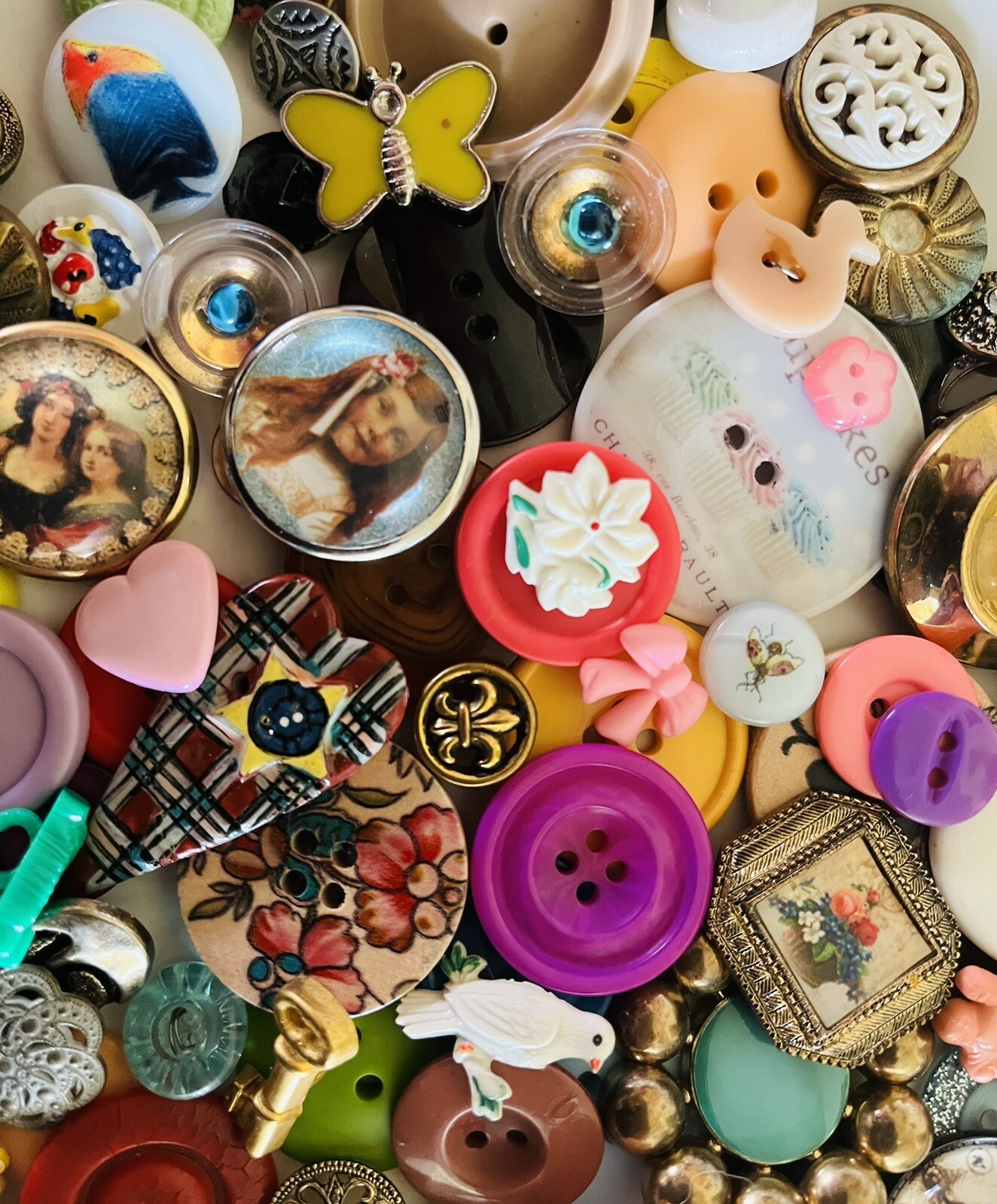 Vintage Novelty Button lot 130 Various Materials Poke Lot Or Crafts eBay