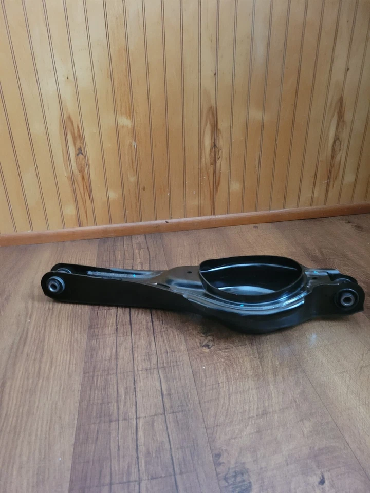 Brazo de control inferior (trasero) Foto 2 de 3