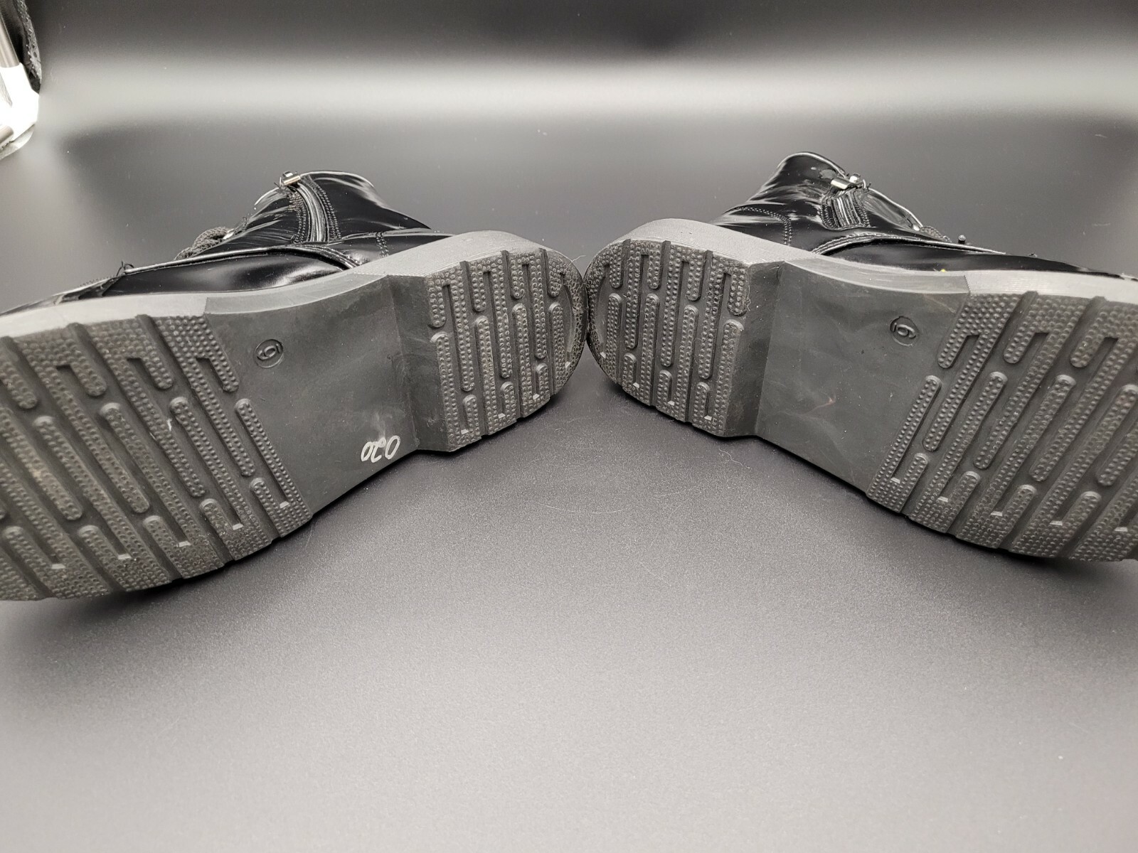 SAOLA Stivali da combattimento Charlotte Russe Wmn taglia 6M neri vegan in pelle suola in gomma zip