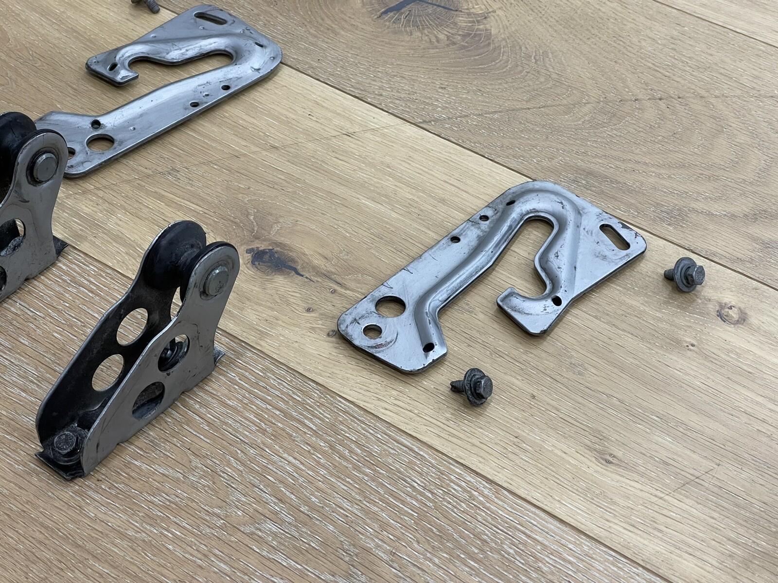 8791 Bmw 318Is 3 Series E30 OEM hood hinges holder brackets x2 Rollers