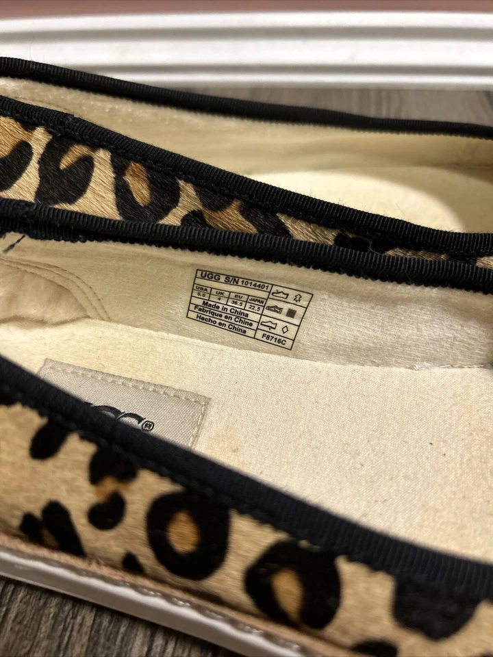 Zapatillas sin cordones UGG para mujer 5,5 cuñas beige pelo de becerro estampado de leopardo zapato animal Foto 3 de 4