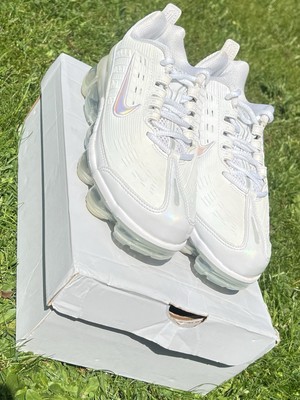 white vapormax on feet