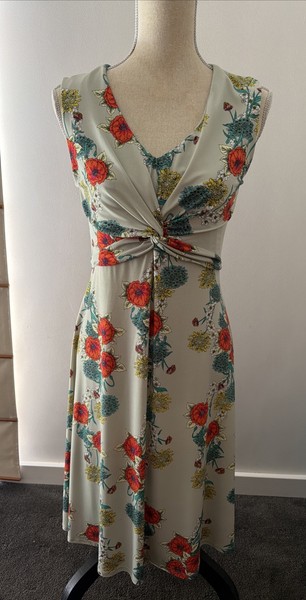 LEONA EDMISTON Pale Sage Green Floral Poppy Stretch Fit & Flare Dress Sz 8/10