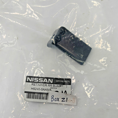 New 2015 - 2017 Nissan Murano Rear Bumper Upper Cover Bracket H5240-5AAMA OEM