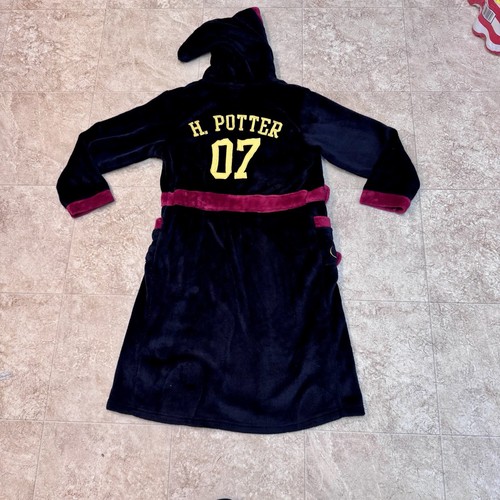 Harry Potter Youth Plush Gryffindor Embroidered Patch Hooded Bath Robe Size 12 - Picture 9 of 10