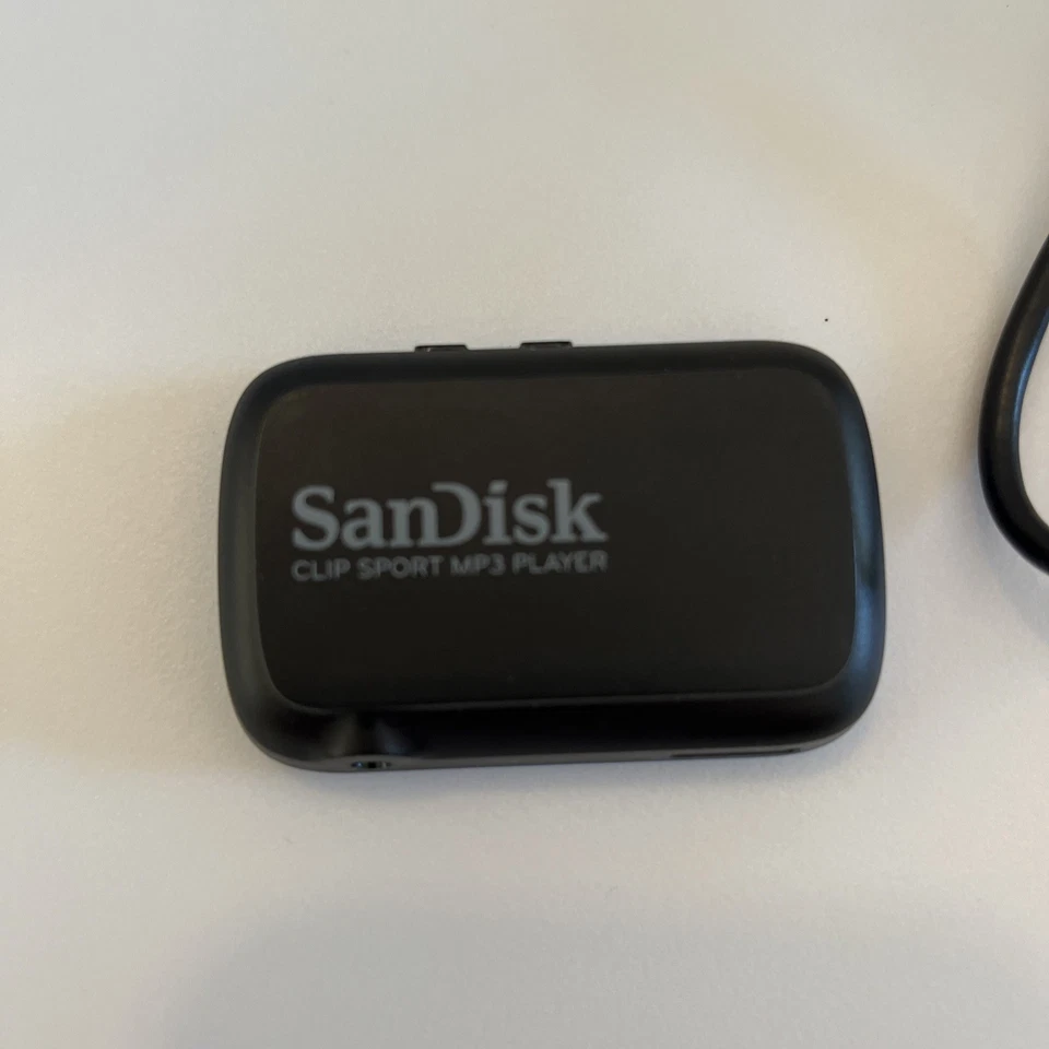 SanDisk Clip Sport 8GB Blue MP3 Player W/ Charger & Original Matching Earphones - Image 3 of 4