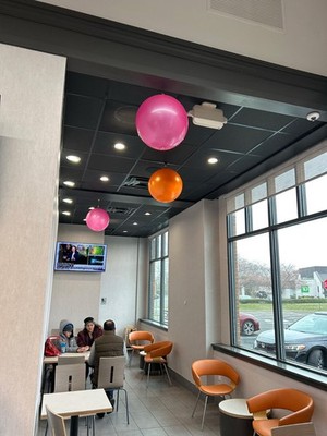 Duraballoon 18'' Balloon Hanging Kit - comes with a Magnet