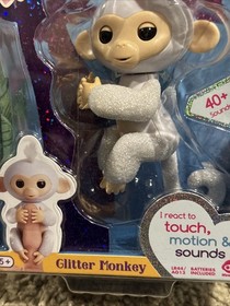 Fingerlings SUGAR Baby Monkey & BLANKET Interactive Toy White /Glitter WowWee