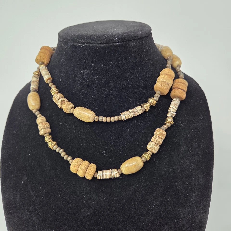 Collar de madera de jaspe y corcho de 36" de inspiración africana Foto 2 de 4