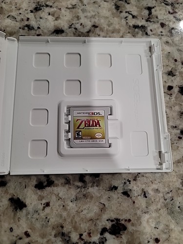 The Legend of Zelda: Ocarina of Time 3D (Nintendo 3DS, 2011) - Picture 2 of 2